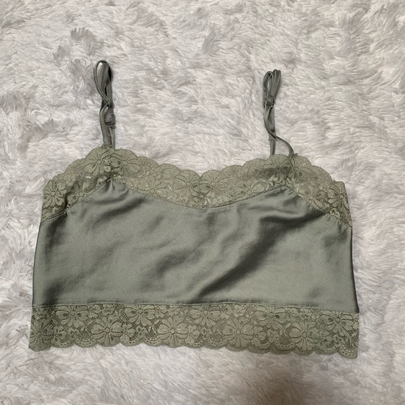 Brandy Melville Tops - Brandy Melville lace top